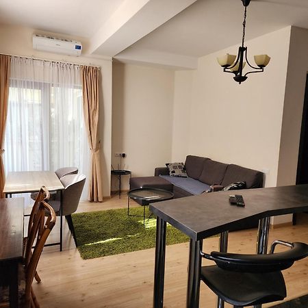 Vake-Saburtalo Hillside Apartment Tbilisi Ngoại thất bức ảnh