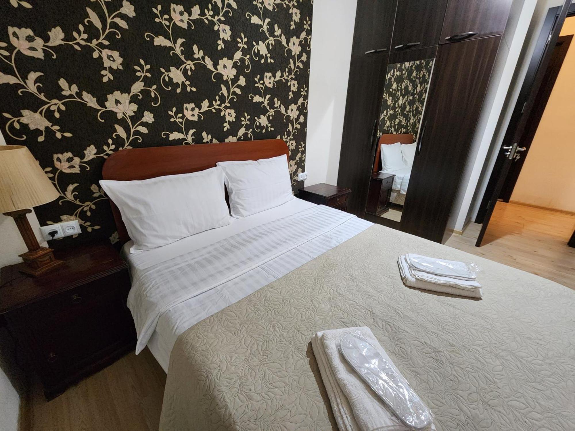 Vake-Saburtalo Hillside Apartment Tbilisi Ngoại thất bức ảnh