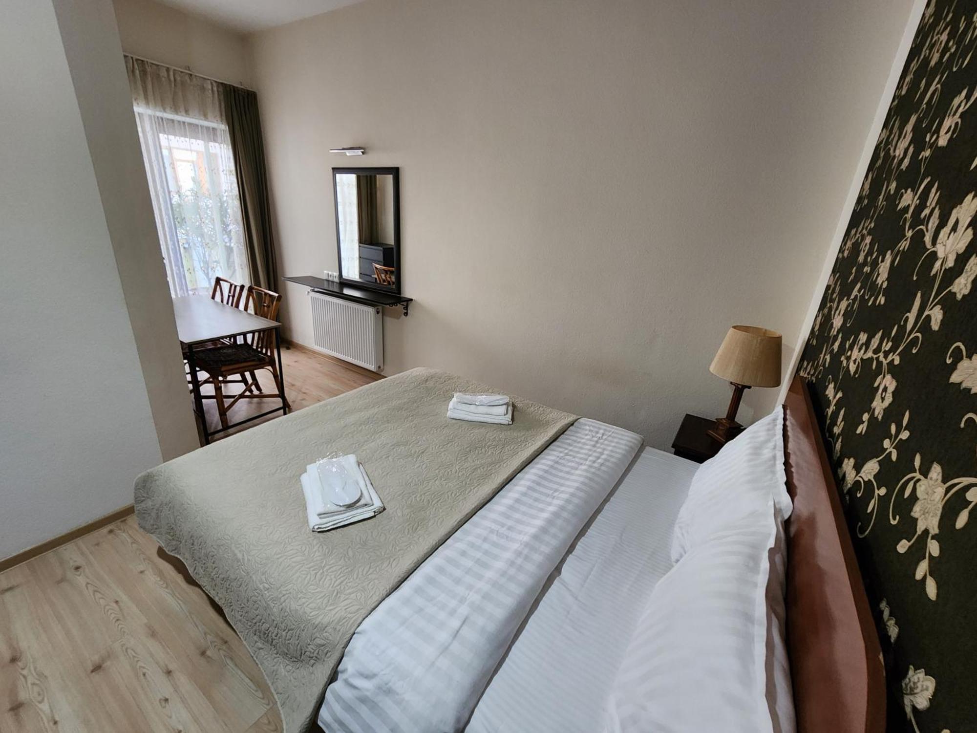 Vake-Saburtalo Hillside Apartment Tbilisi Ngoại thất bức ảnh